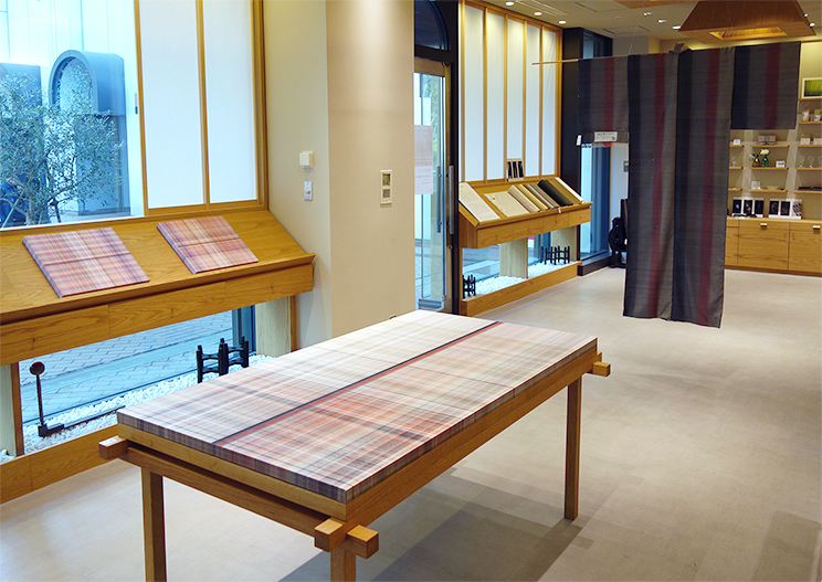 Lines and Agency 2018 solo exhibition, planning - E.V.E Communications Group Co. Ltd. @青山とみひろ homograph 黒田恭章